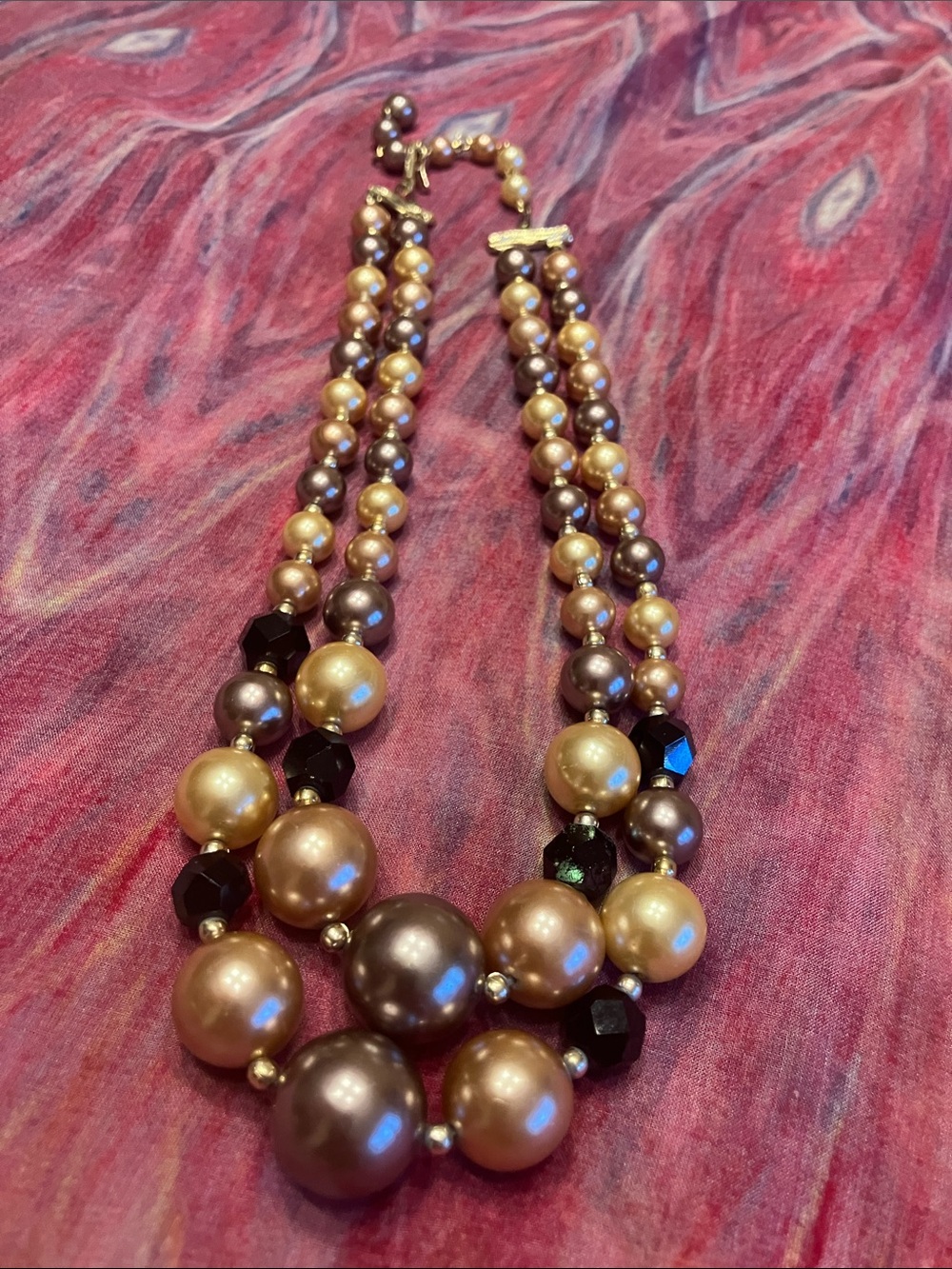 JAPAN NECKLACE WITH GRADUATED PEARLS AND OIL SLICK FACETED CRYSTALS - Picture 3 of 15